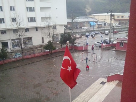 Uzanan Türk Bayrağı